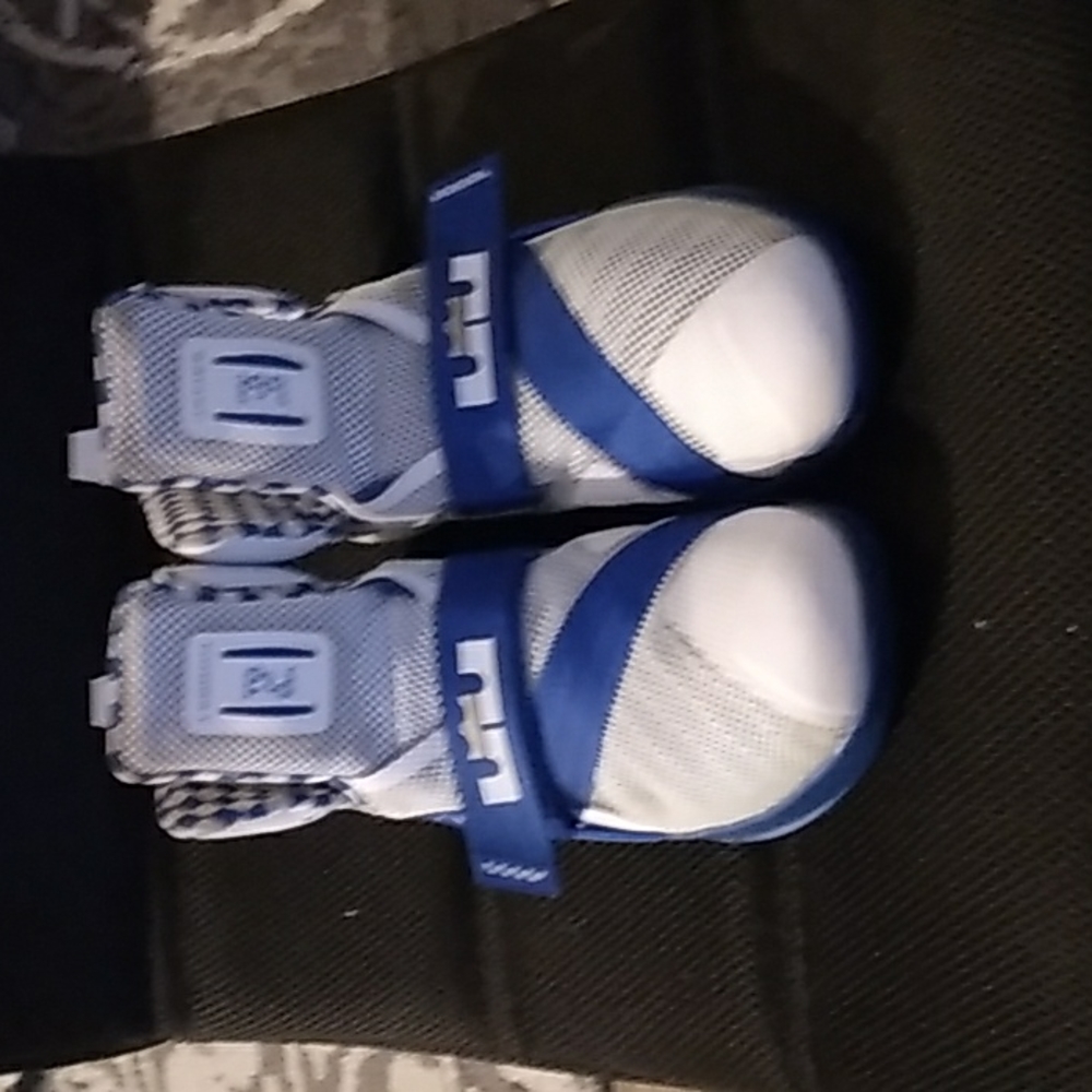 Kentucky Wildcats - LeBron James - Picture 1 of 4